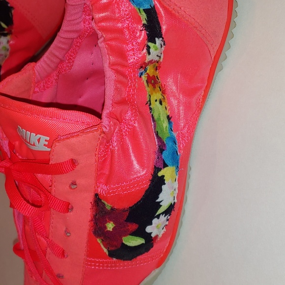NIKE Coral Floral (Custom) Swoosh Sneaker Size 9 - Picture 6 of 6